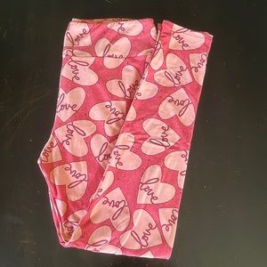 LuLaRoe Tall & Curvy leggings Valentines love hearts